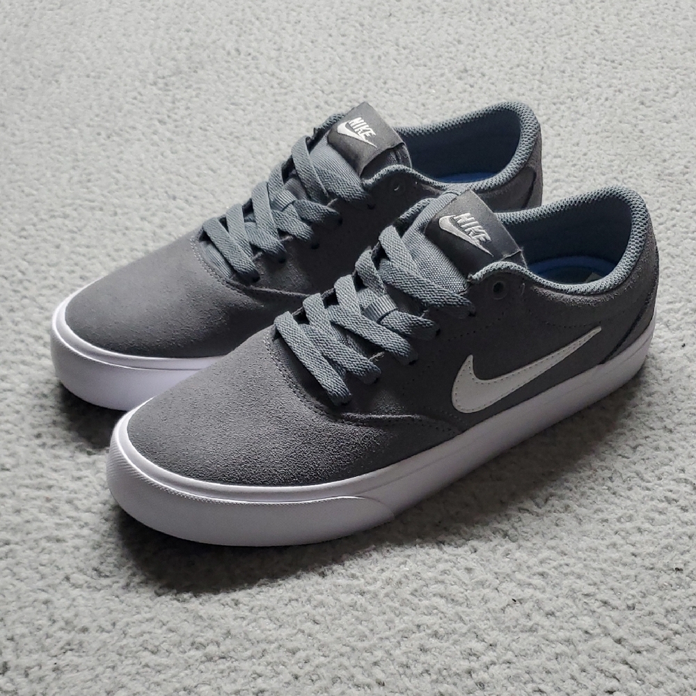 Nike Men’s Charge Suede Gray Low-Top Sneakers with White Swoosh Size 7